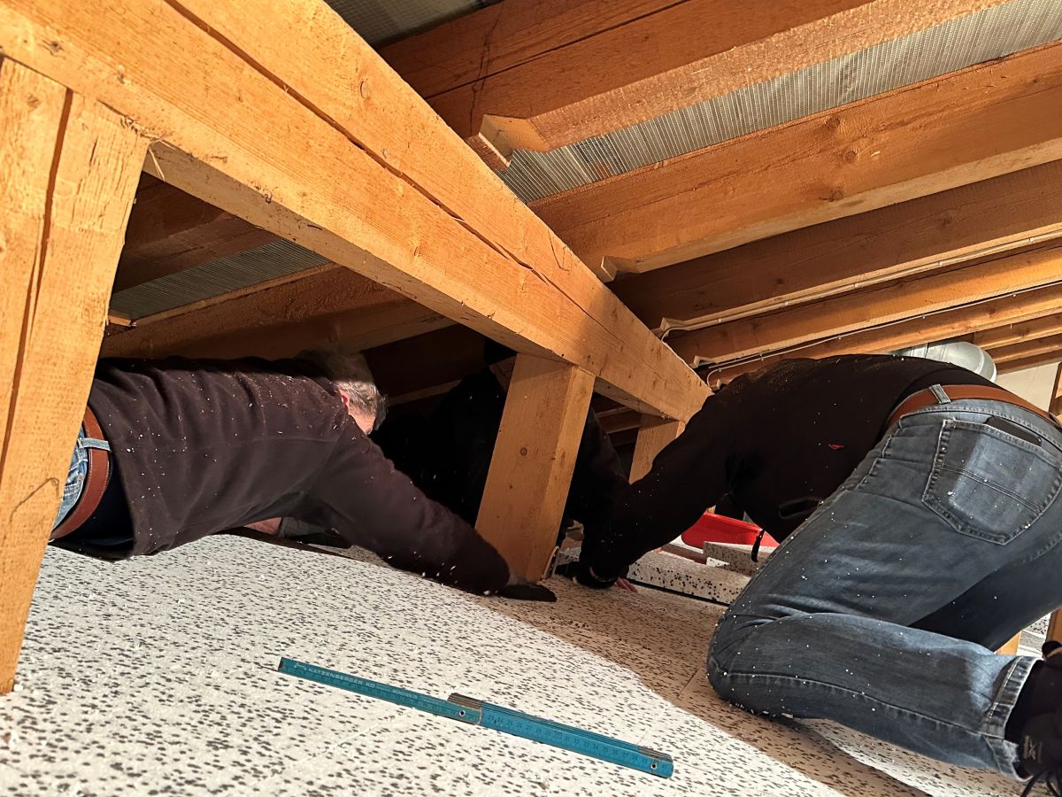 Dachboden-Workout: Heute mal Dämmplatten statt Hanteln!