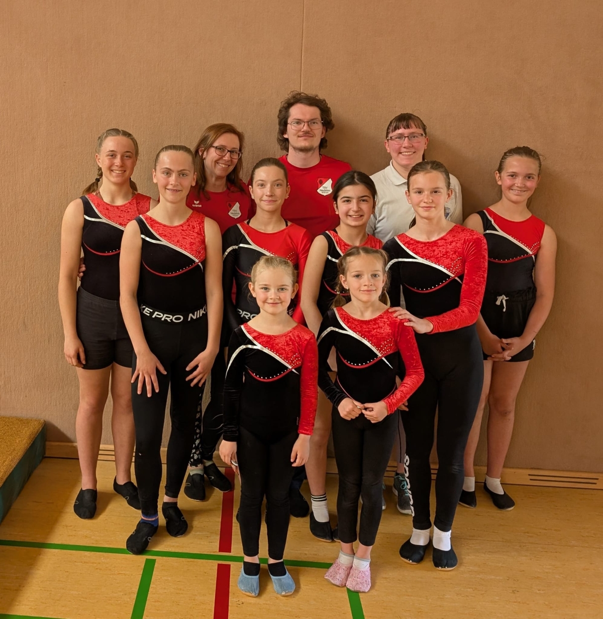 Gruppenbild der Teilnehmerinnen und Trainer/innen beim Gaucup Turn10 in Landshut